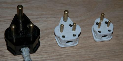 640px-BS-546-3-pin-plugs.jpg